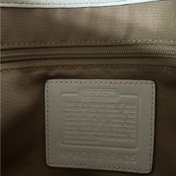 White Vintage Soho Coach Purse - Picture 3 of 6